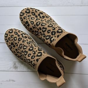 Sonoma Leopard Slides